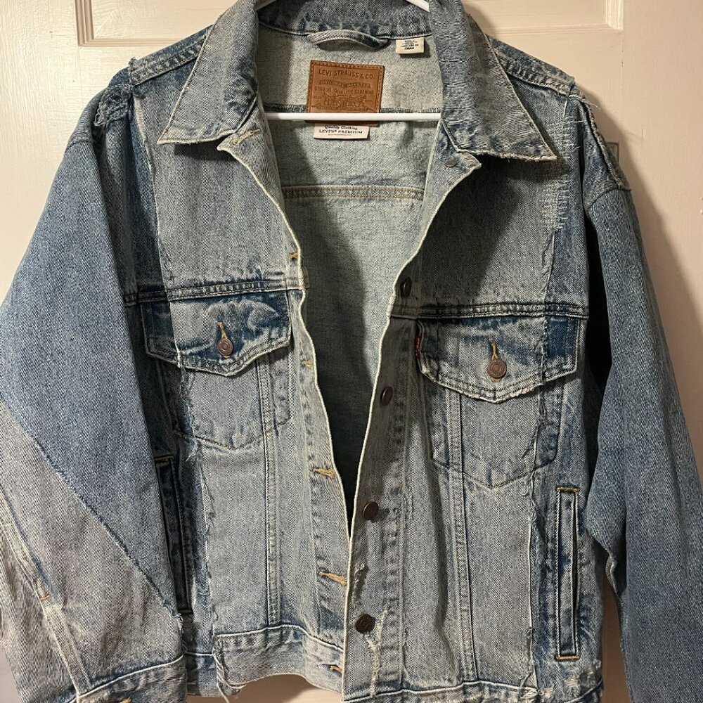 NWOT Levi’s 90s Trucker Jacket – Two-Tone Denim, Distressed